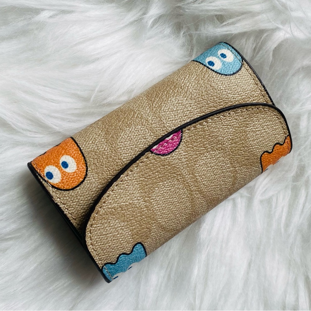 Coach key wallet, very cute, brand new, never used, 6 key hooks.